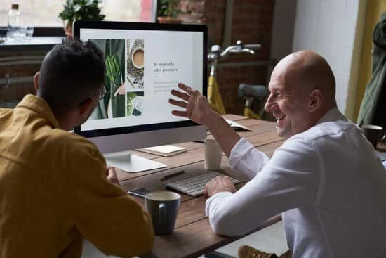 Image of  boss talking to employee for how to delegate tip 5.